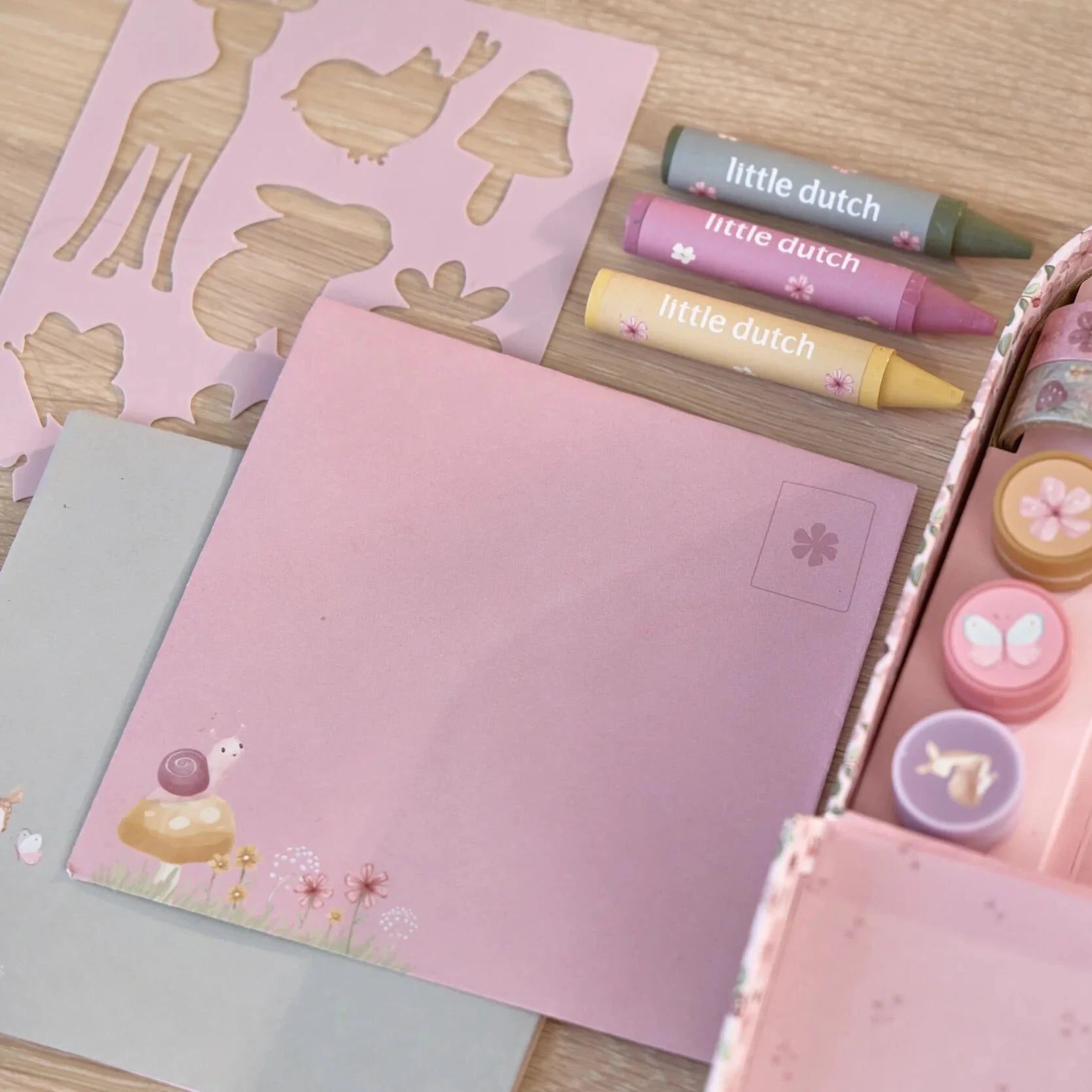 Little Dutch valiza cu activitati creative 3 ani+ Rosa Fairy Garden