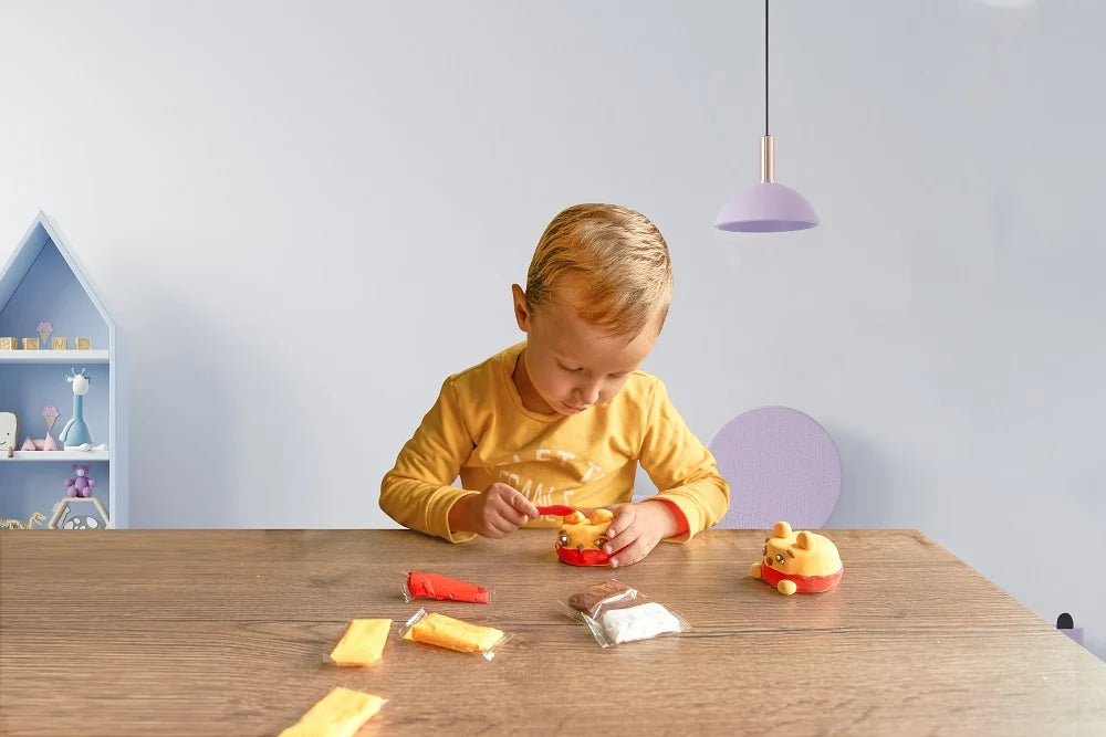 Lovin set Air Clay cu argila usoara 6 culori Squishy Hero 3 ani+ Squiny Pooh