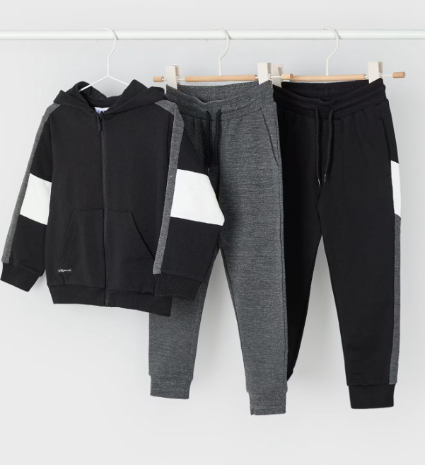 Mayoral compleu trening baieti 3 piese cu 2 pantaloni 4-9 ani Negru Imagine principală a produsului