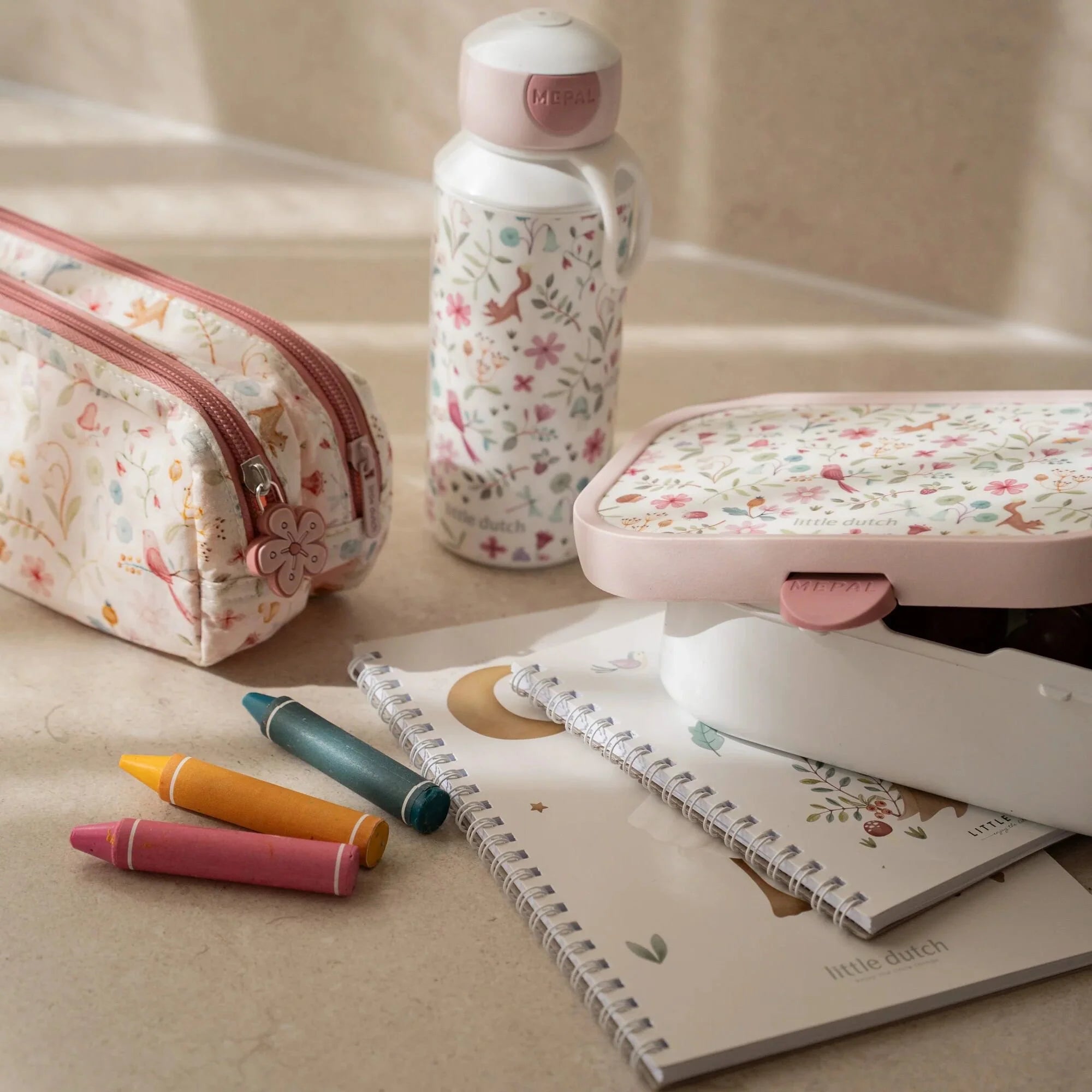 Little Dutch Mepal sticla de baut din plastic cu sistem Pop-Up 3 ani+ Fairy Wonders