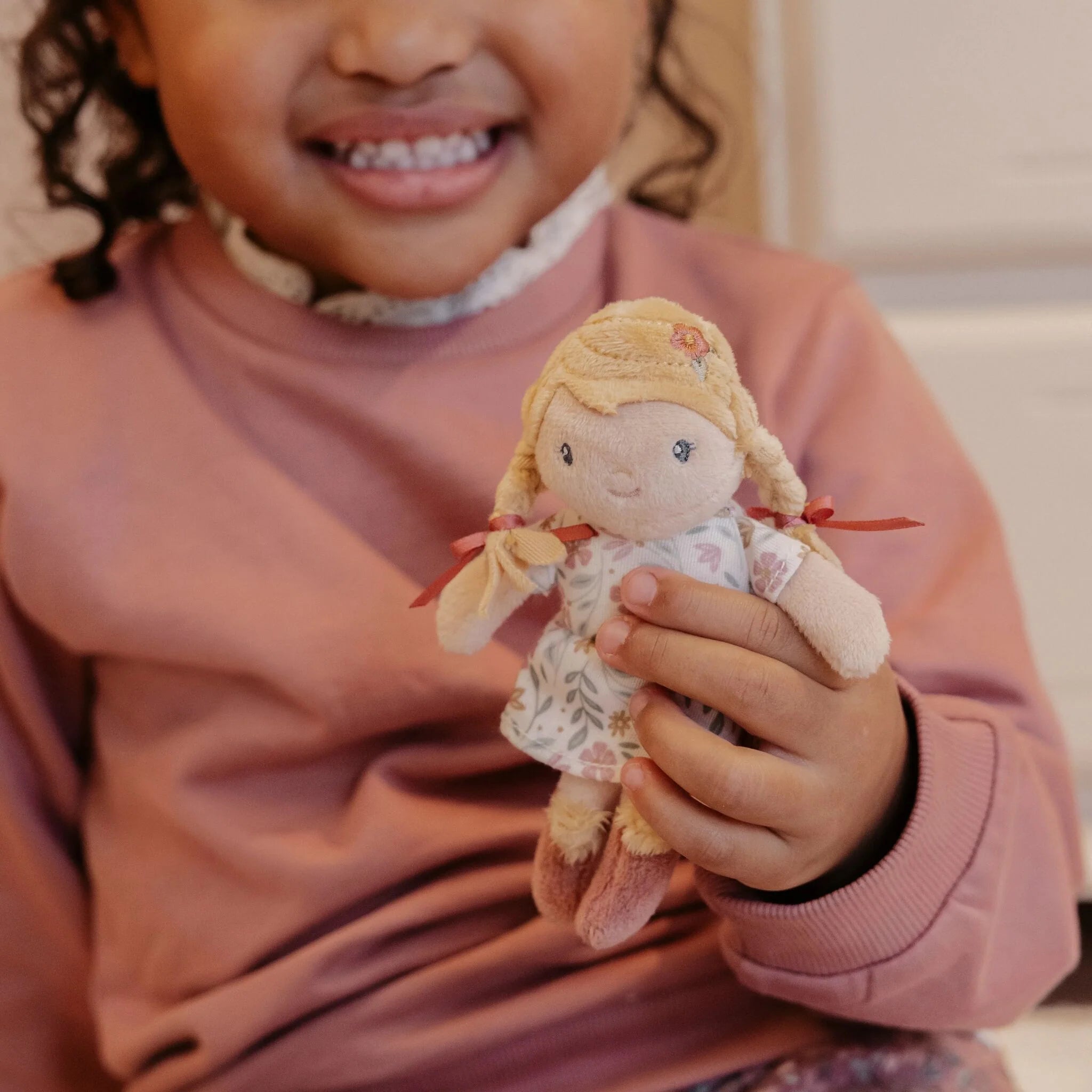 Little Dutch papusa textila mini 10 cm 12m+ Julia – SoffiPlanet