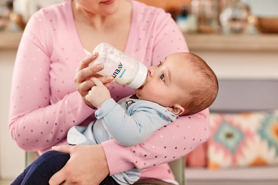 Philips Avent biberon anti-colic 260 ml cu tetina silicon debit 2 pentru 1m+