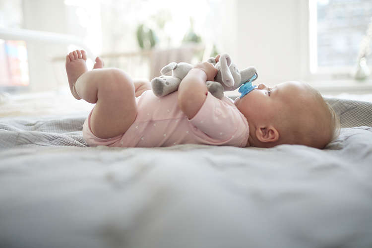 Philips Avent jucarie plus cu suzeta ultra soft 0m+