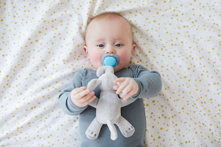 Philips Avent jucarie plus cu suzeta ultra soft 0m+