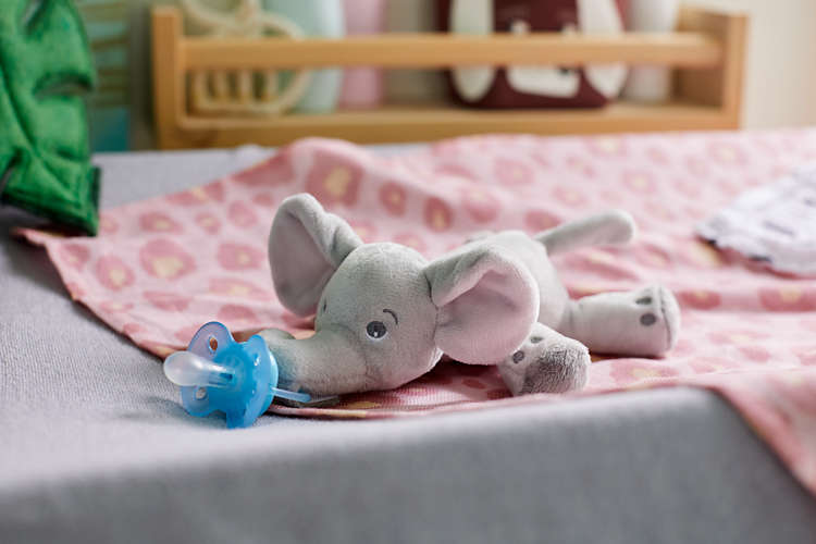 Philips Avent jucarie plus cu suzeta ultra soft 0m+