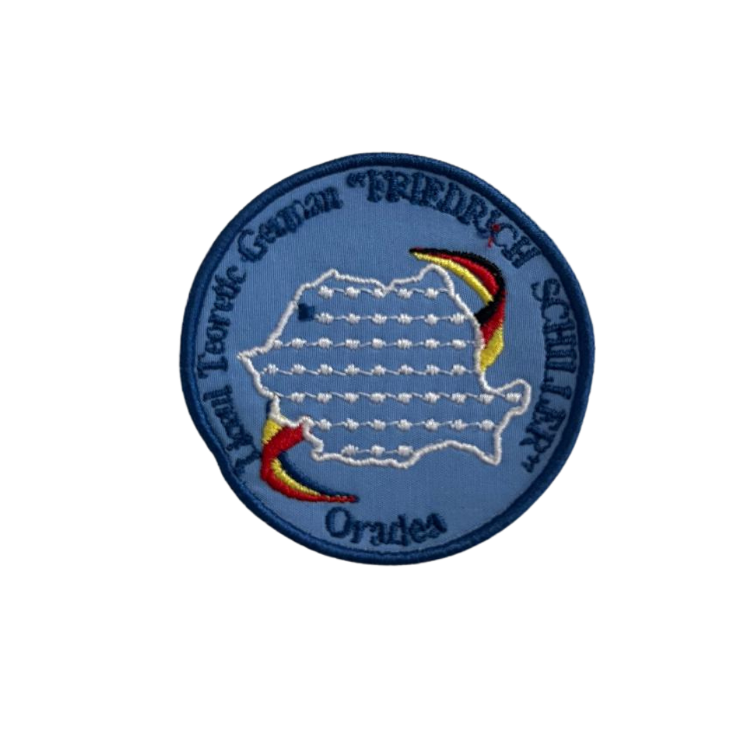 Uniforma emlema brodata pentru Liceul Teoretic German " Friedrich Schiller" Oradea Imagine principală a produsului