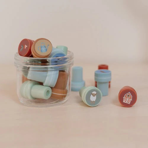 Little Dutch set stampile 16 bucati cu tus 3 ani+ Little Farm