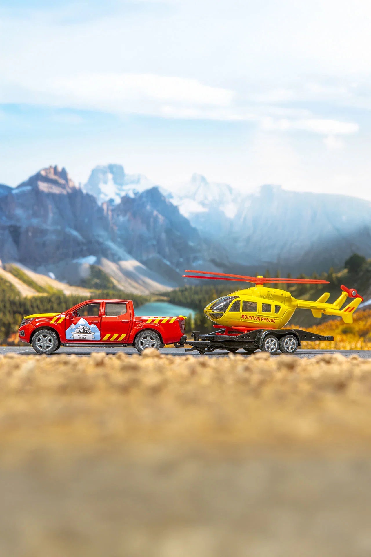 Siku masinuta Nissan Navarra cu elicopter 3 ani+
