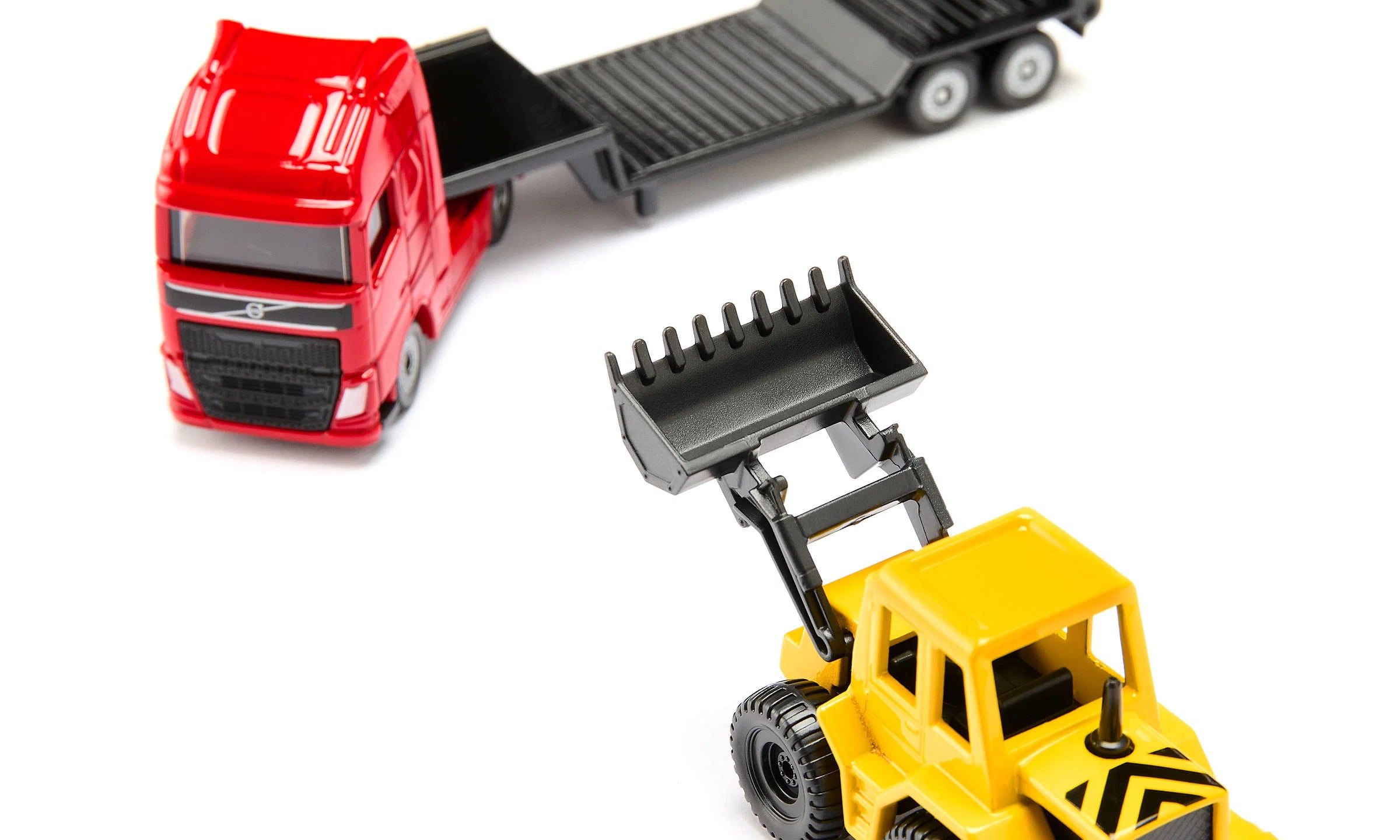 Siku set masinuta Volvo Truck with Wheel Loader 3 ani+