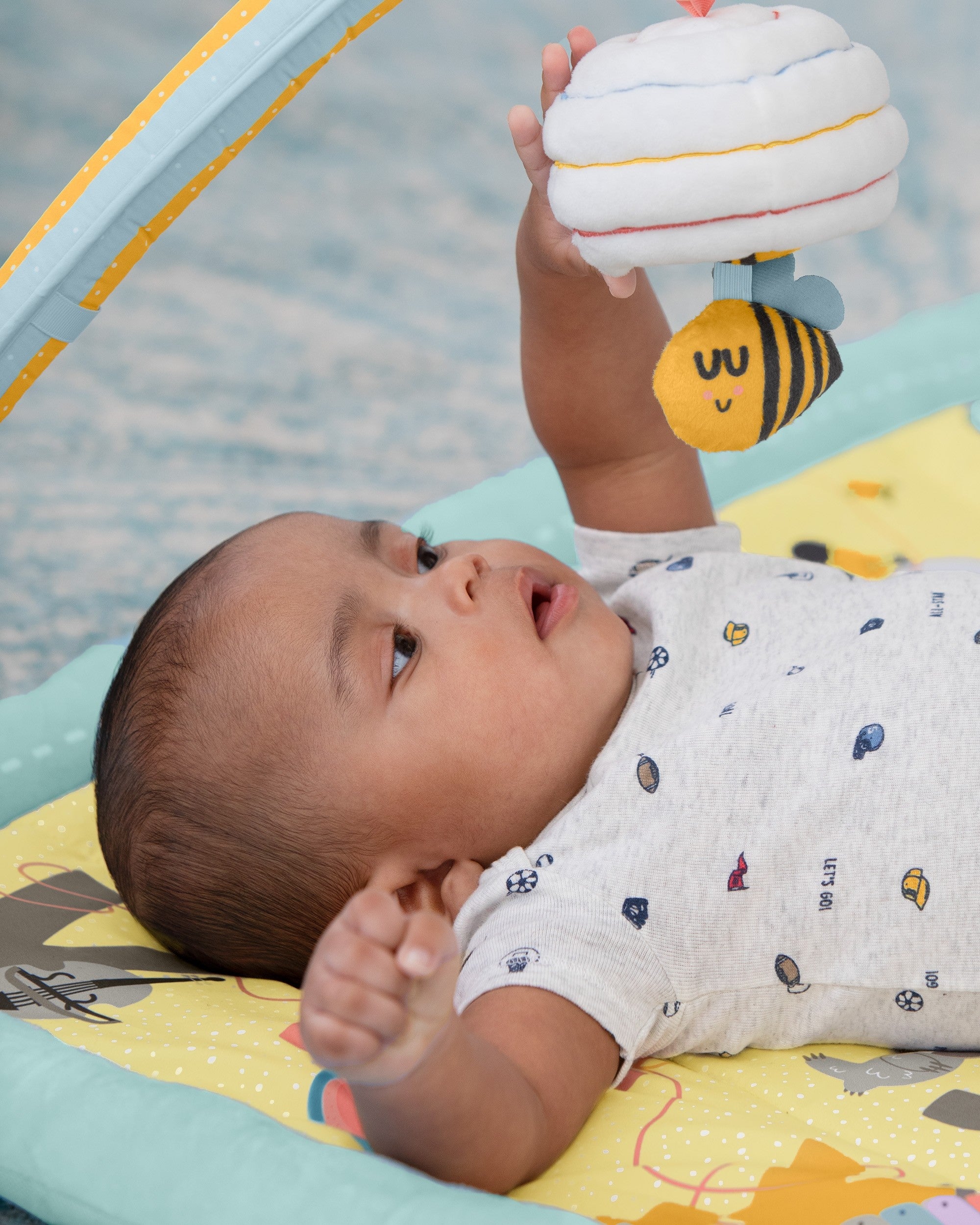 Skip Hop covor de joaca salteluta de activitati Bebe si Alfabetul 09