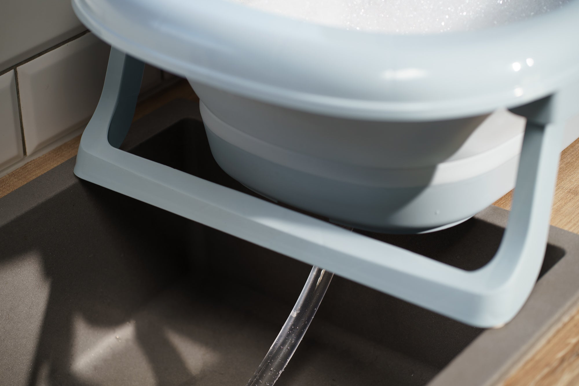 Tega Baby Cadita pliabila 81 cm cu dop de scurgere si termometru 0m+ Albastru