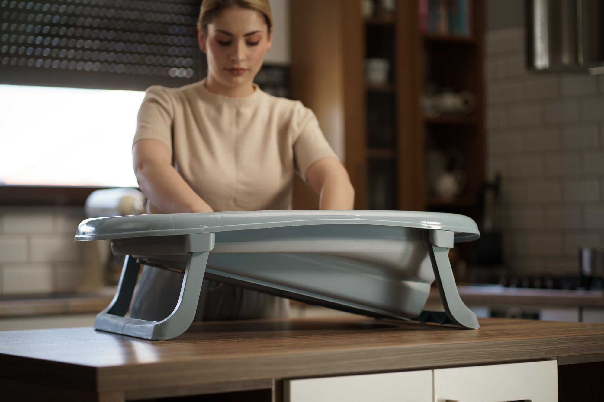 Tega Baby Cadita pliabila 81 cm cu dop de scurgere si termometru 0m+ Albastru