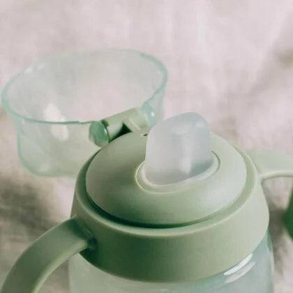 Tommee Tippee cana de tranzitie cu manere si cioc moale 150 ml 4m+