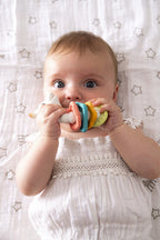 Vulli set cadou SOPHIE-sticat si inel Colo'rings 0m+