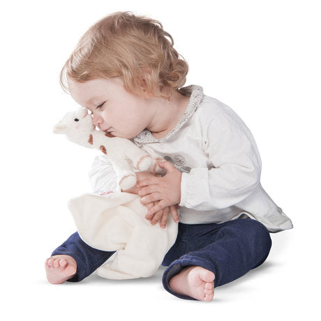 Vulli Sophie set cadou jucarie plus Girafa Sophie cu paturica 03